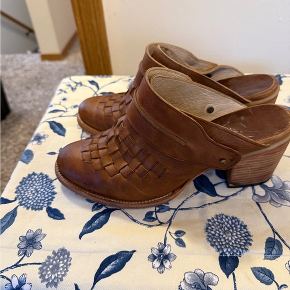 Freebird by Steven Brown Woven Mules - Picture 3 of 11